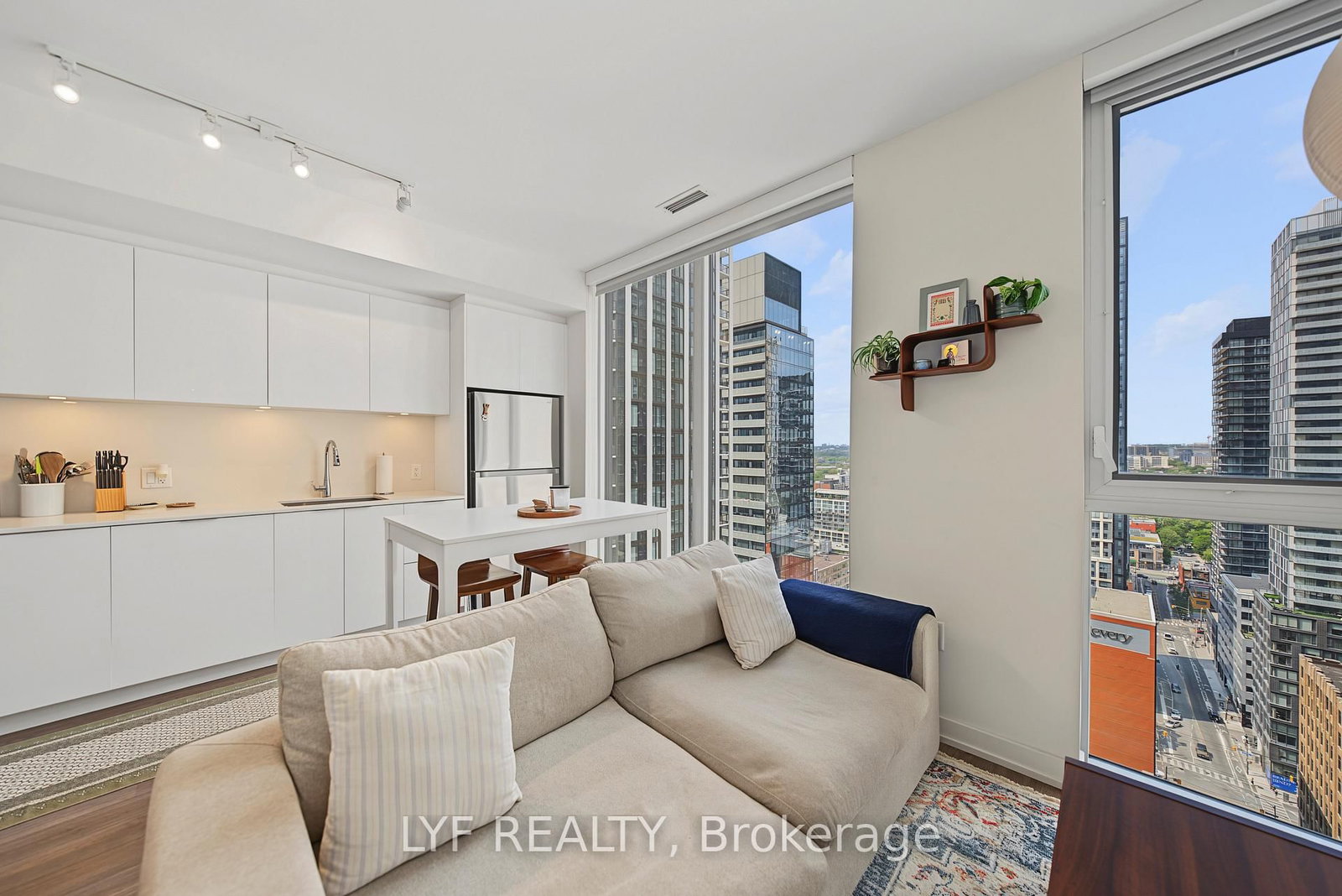 357 King Street W • #2403 • Toronto, ON photo 16