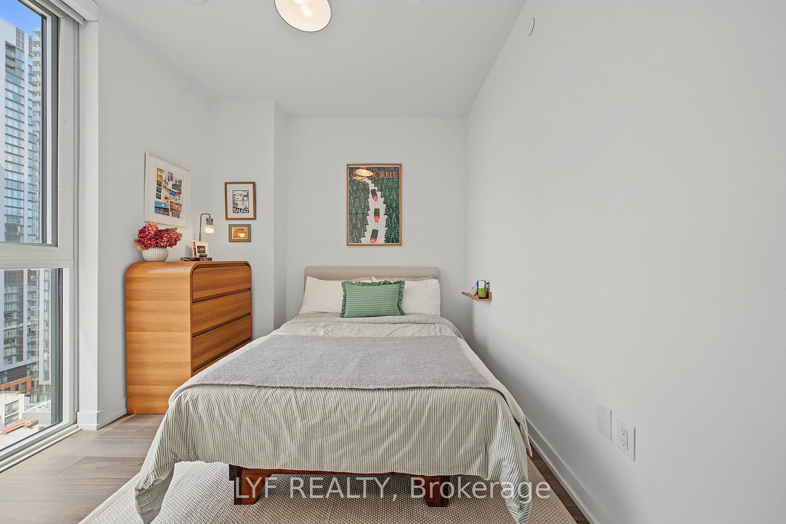 357 King Street W • #2403 • Toronto, ON photo 20