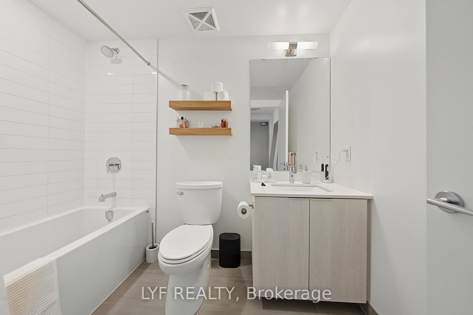 357 King Street W • #2403 • Toronto, ON photo 29