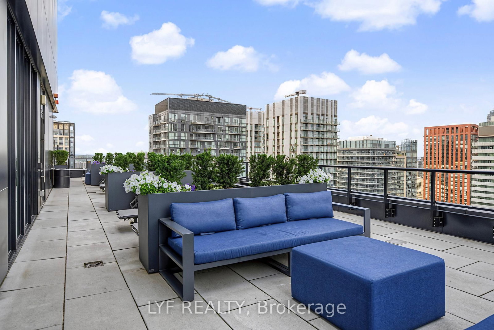 357 King Street W • #2403 • Toronto, ON photo 37