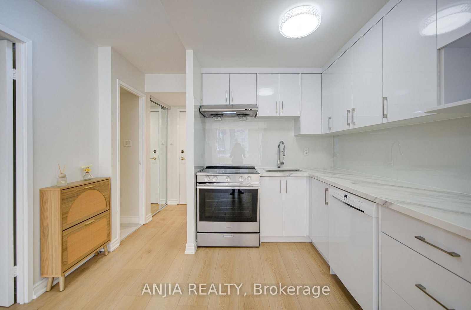 633 Bay Street • #912 • Toronto, ON photo 14