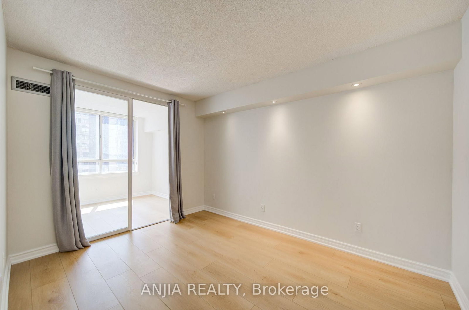 633 Bay Street • #912 • Toronto, ON photo 22