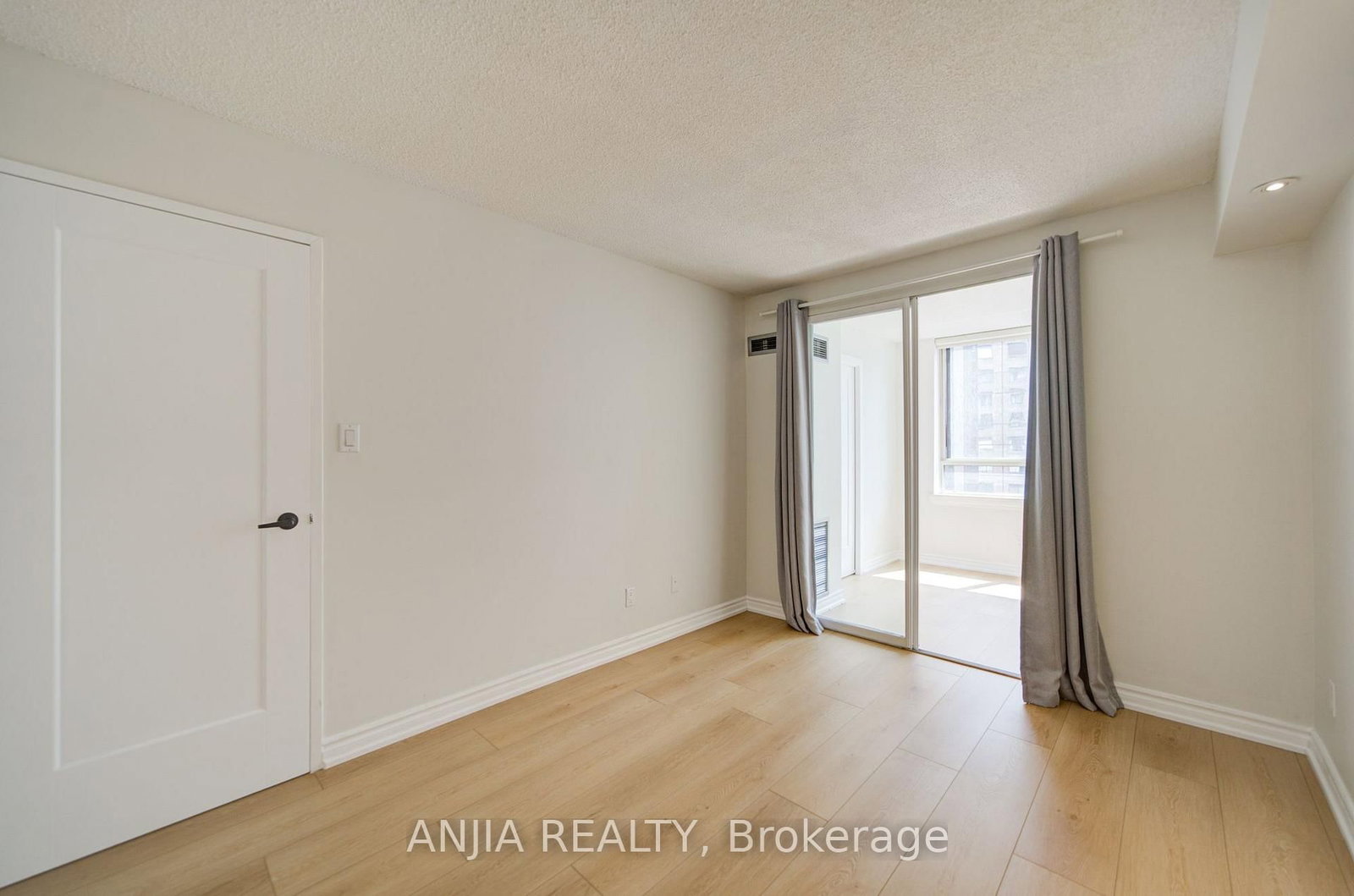 633 Bay Street • #912 • Toronto, ON photo 23