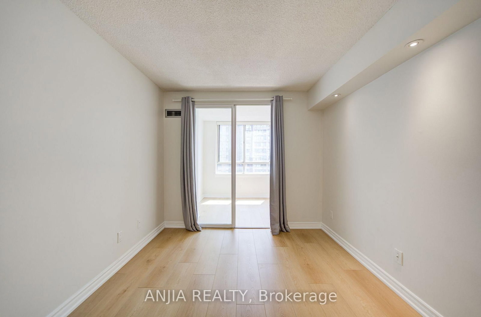633 Bay Street • #912 • Toronto, ON photo 27