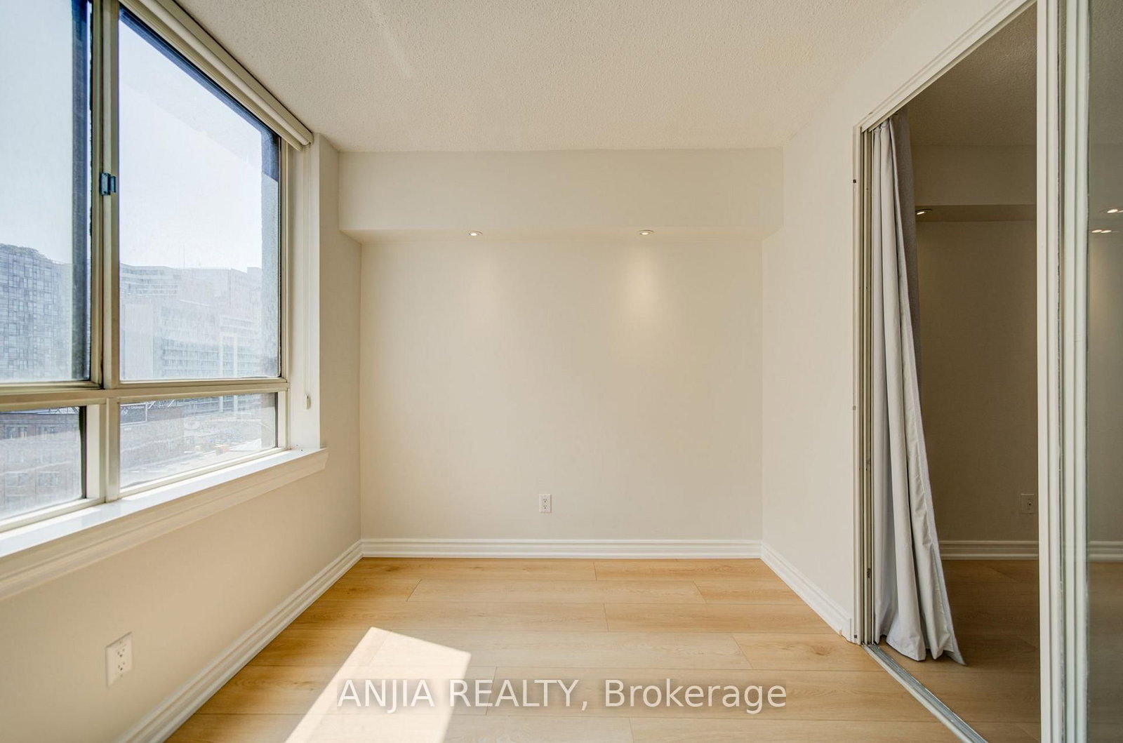 633 Bay Street • #912 • Toronto, ON photo 29