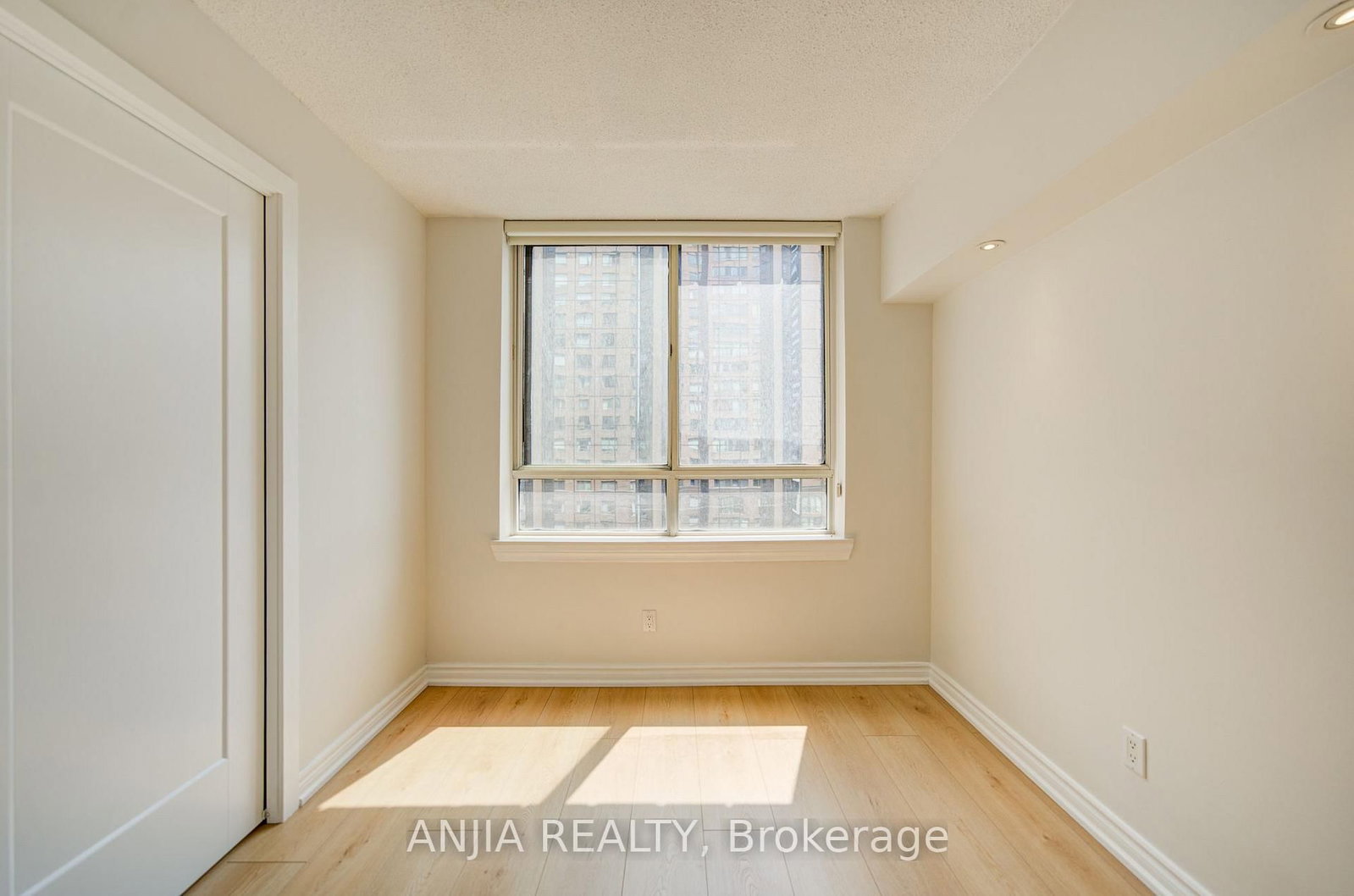 633 Bay Street • #912 • Toronto, ON photo 31