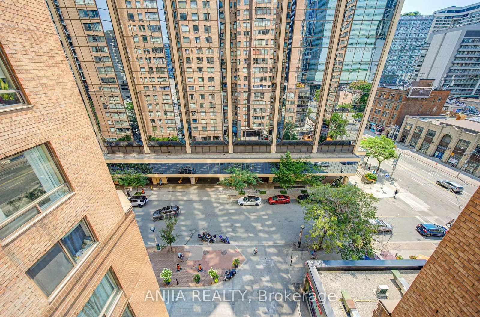 633 Bay Street • #912 • Toronto, ON photo 32