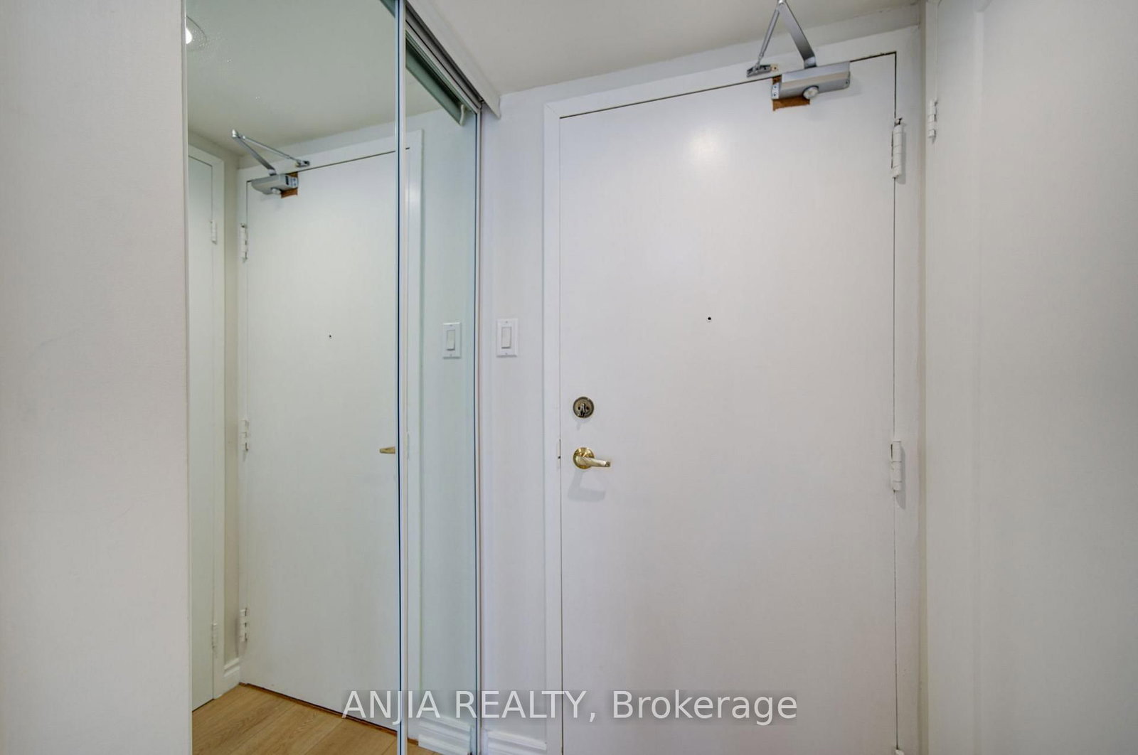 633 Bay Street • #912 • Toronto, ON photo 9