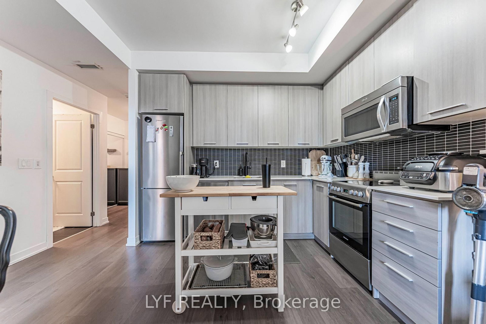 105 George Street • #402 • Toronto, ON photo 14