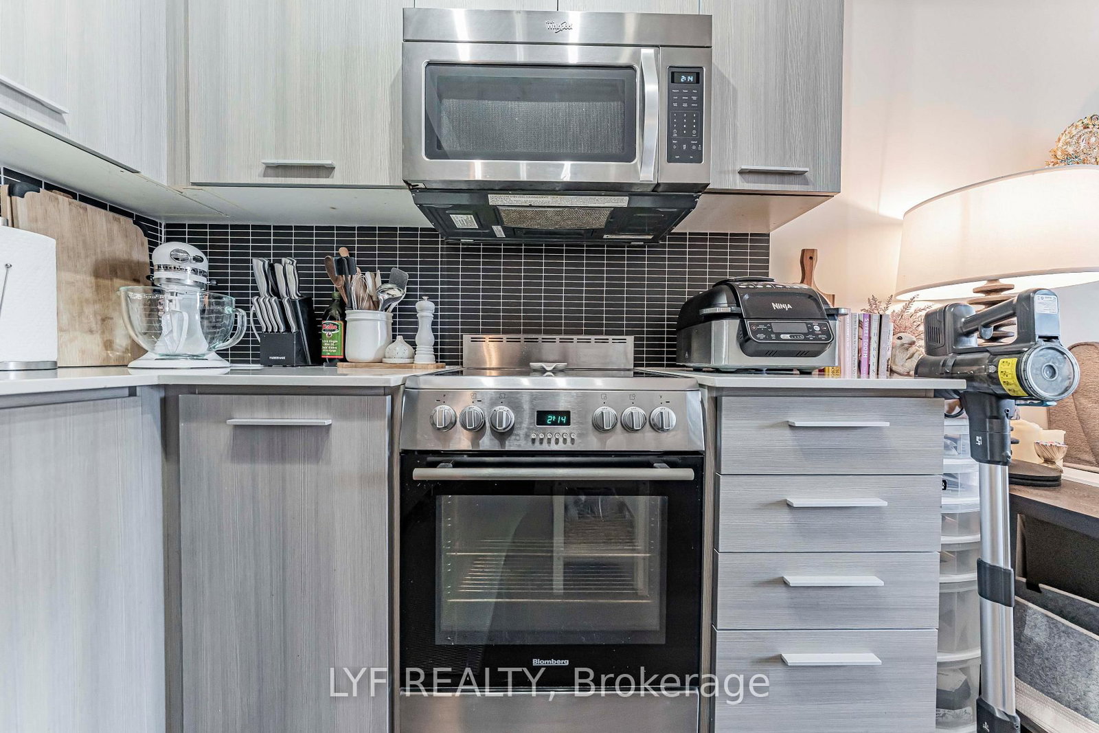 105 George Street • #402 • Toronto, ON photo 15