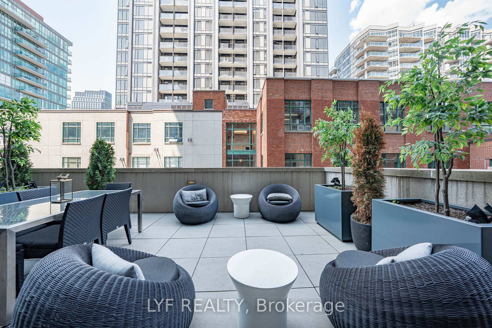 105 George Street • #402 • Toronto, ON photo 35