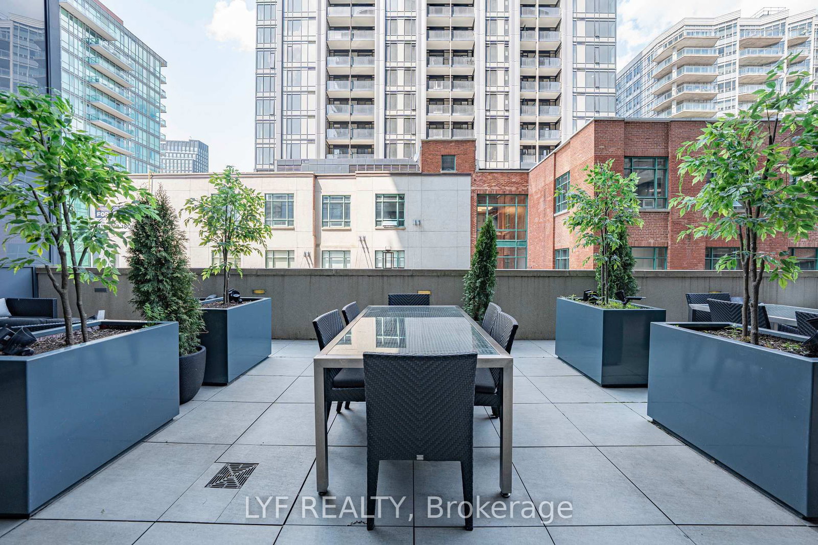 105 George Street • #402 • Toronto, ON photo 36