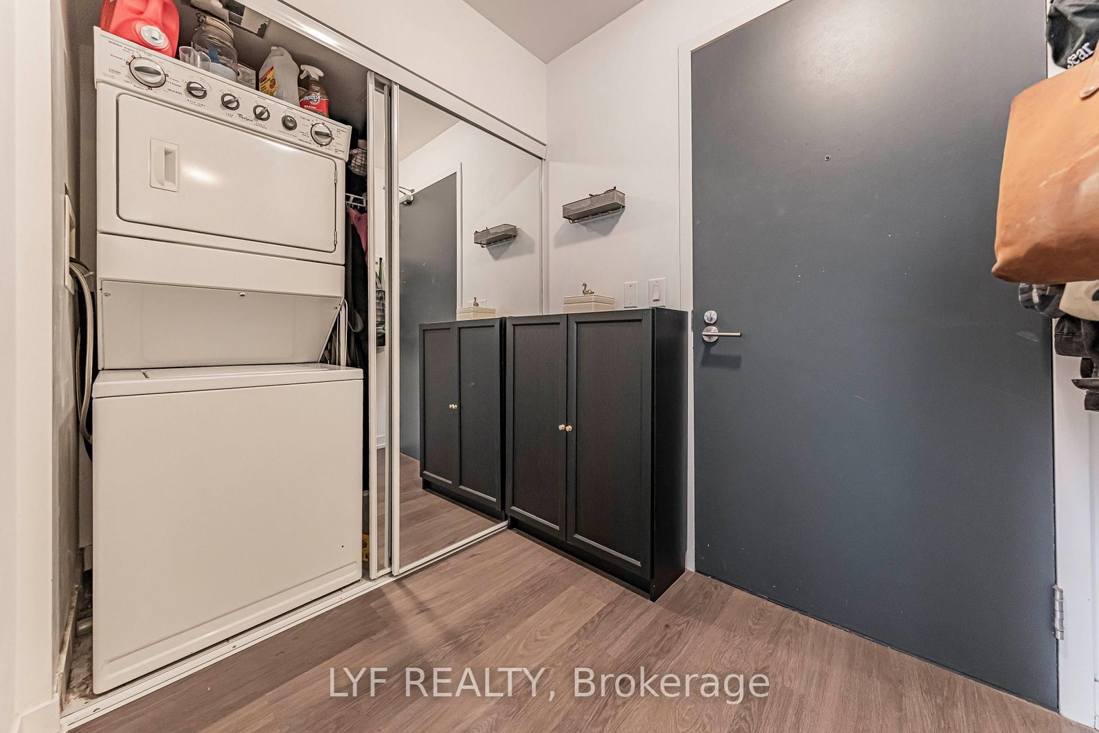 105 George Street • #402 • Toronto, ON photo 9