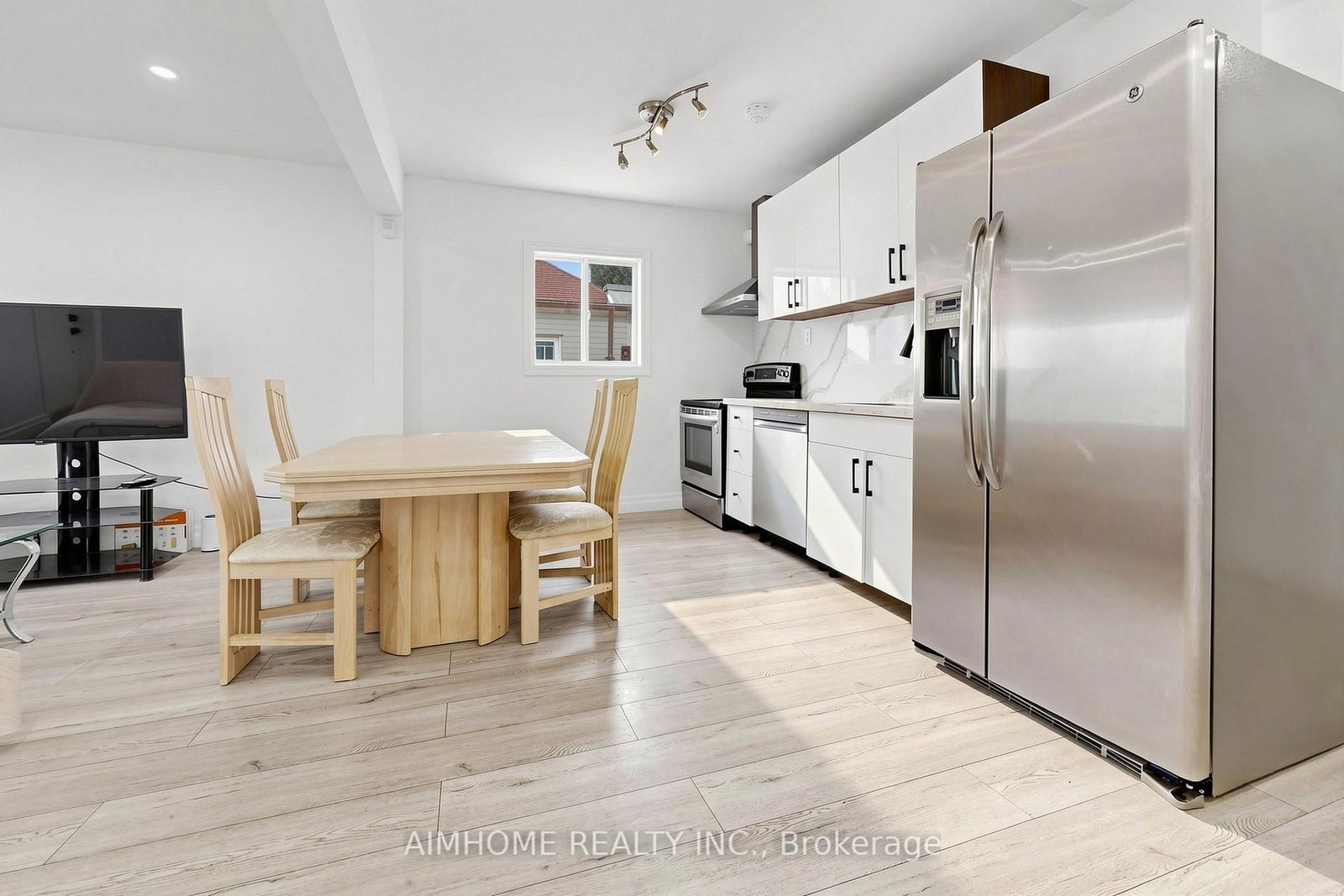 95 Steeles Avenue E • Toronto, ON photo 12