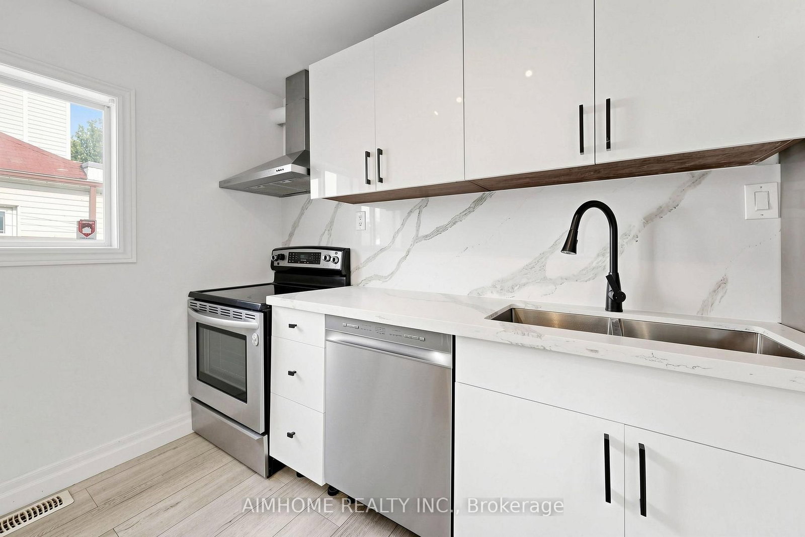 95 Steeles Avenue E • Toronto, ON photo 14