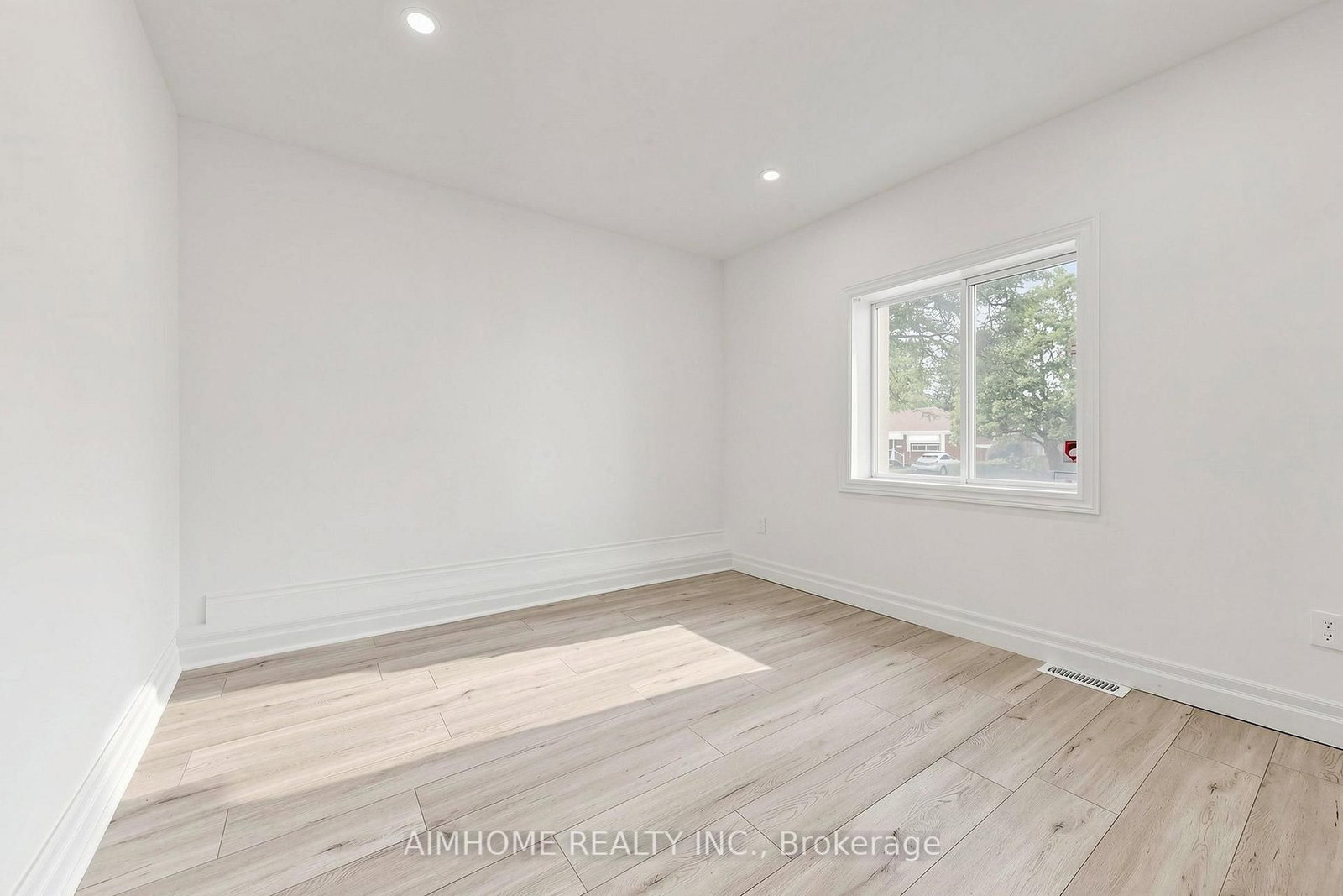 95 Steeles Avenue E • Toronto, ON photo 15