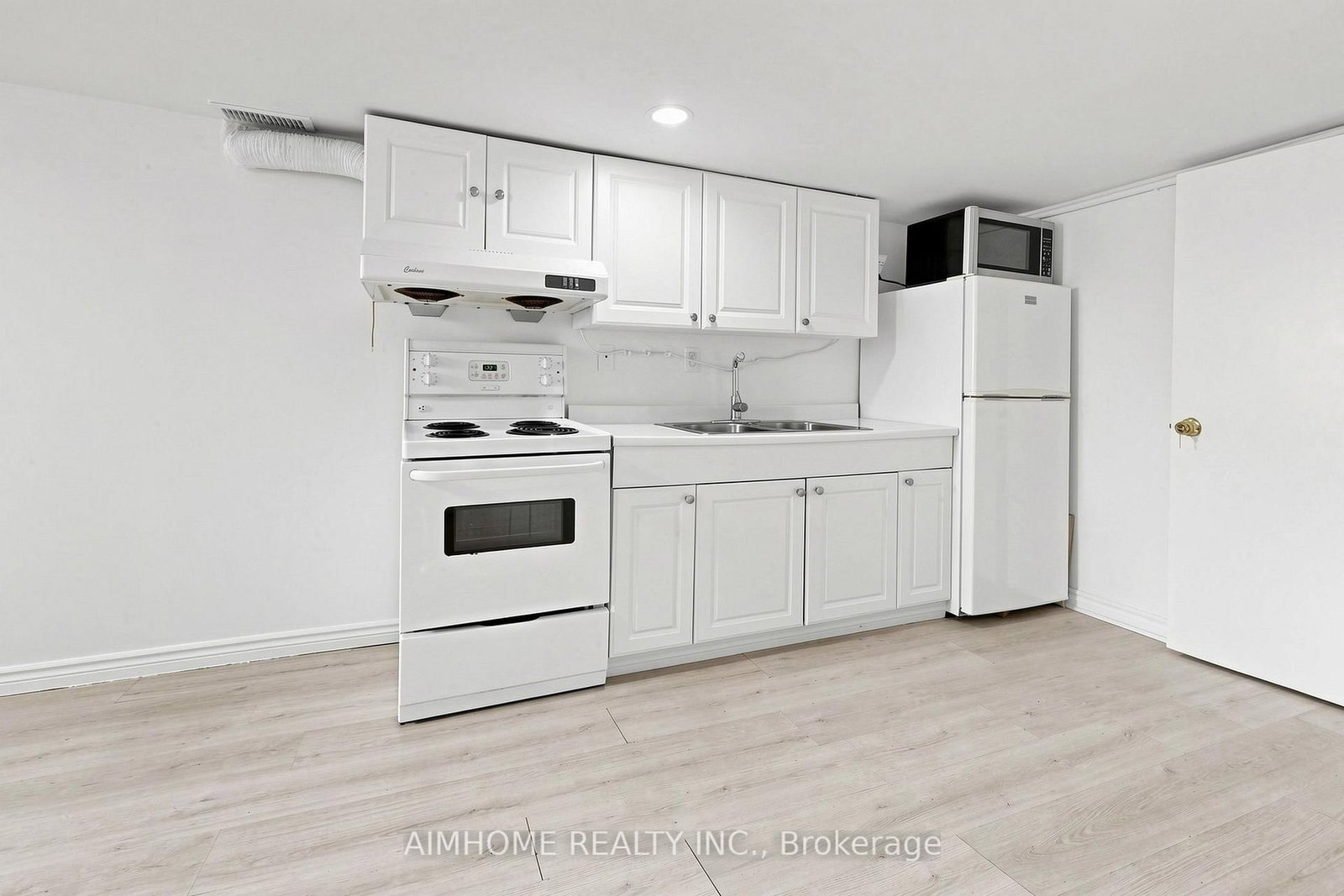 95 Steeles Avenue E • Toronto, ON photo 45