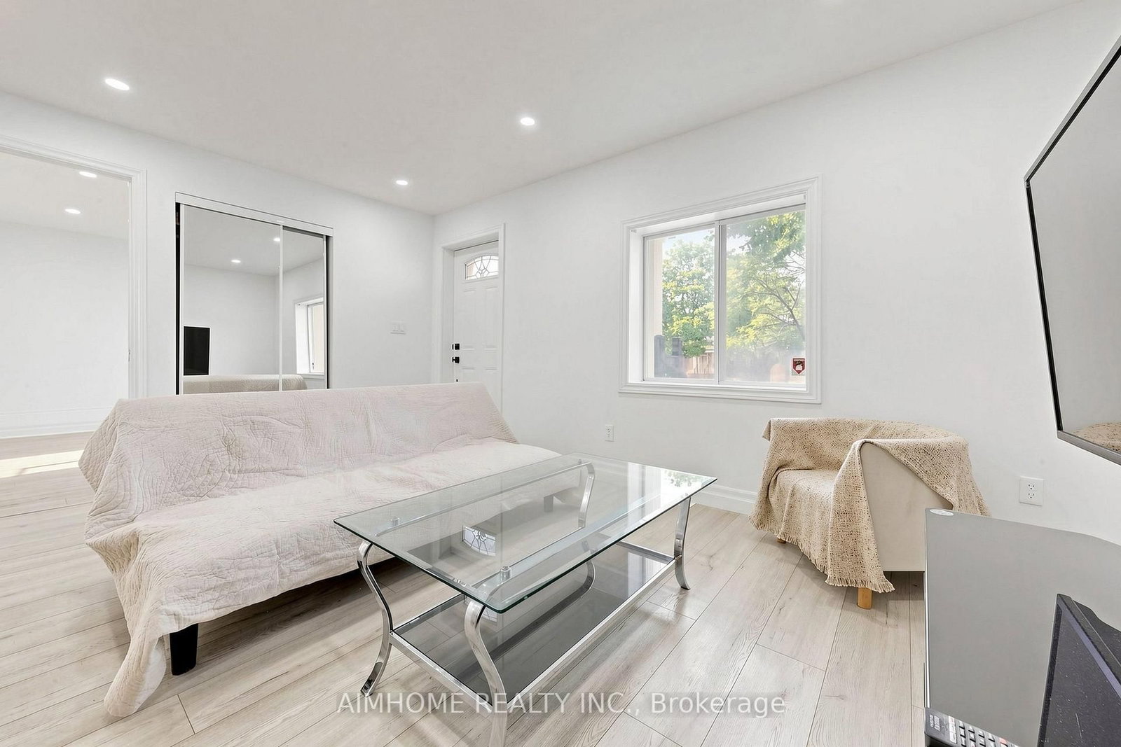 95 Steeles Avenue E • Toronto, ON photo 8