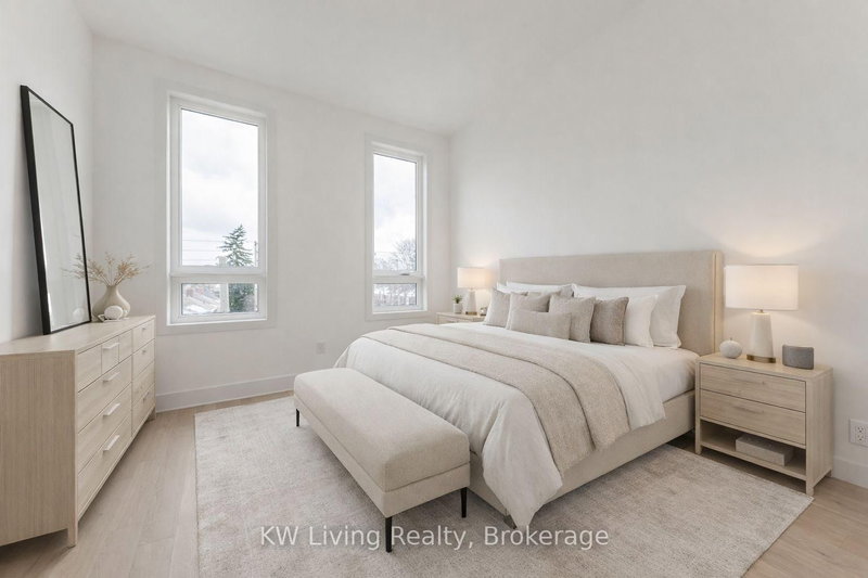 712 Eglinton Ave E photo 4