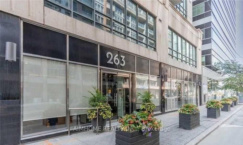 1206 - 263 Wellington Street W