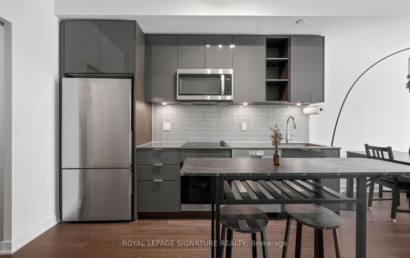 427 - 543 Richmond Street W