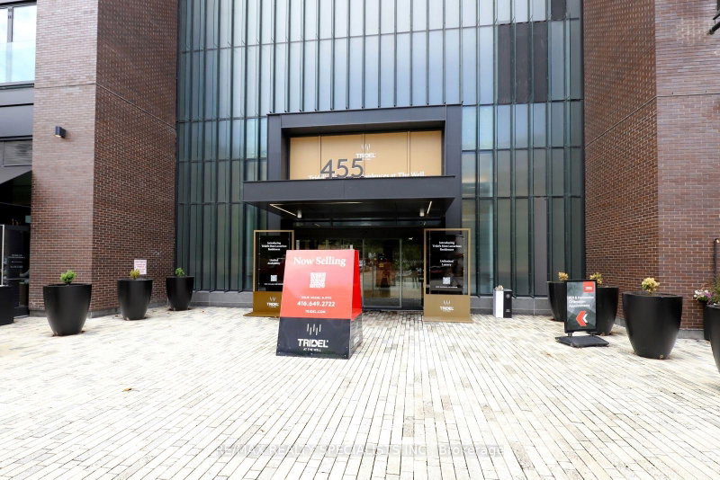 704 - 455 Wellington Street W