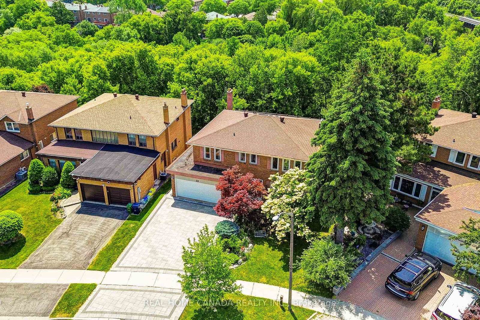 20 Saddletree Drive • Toronto, ON photo 4