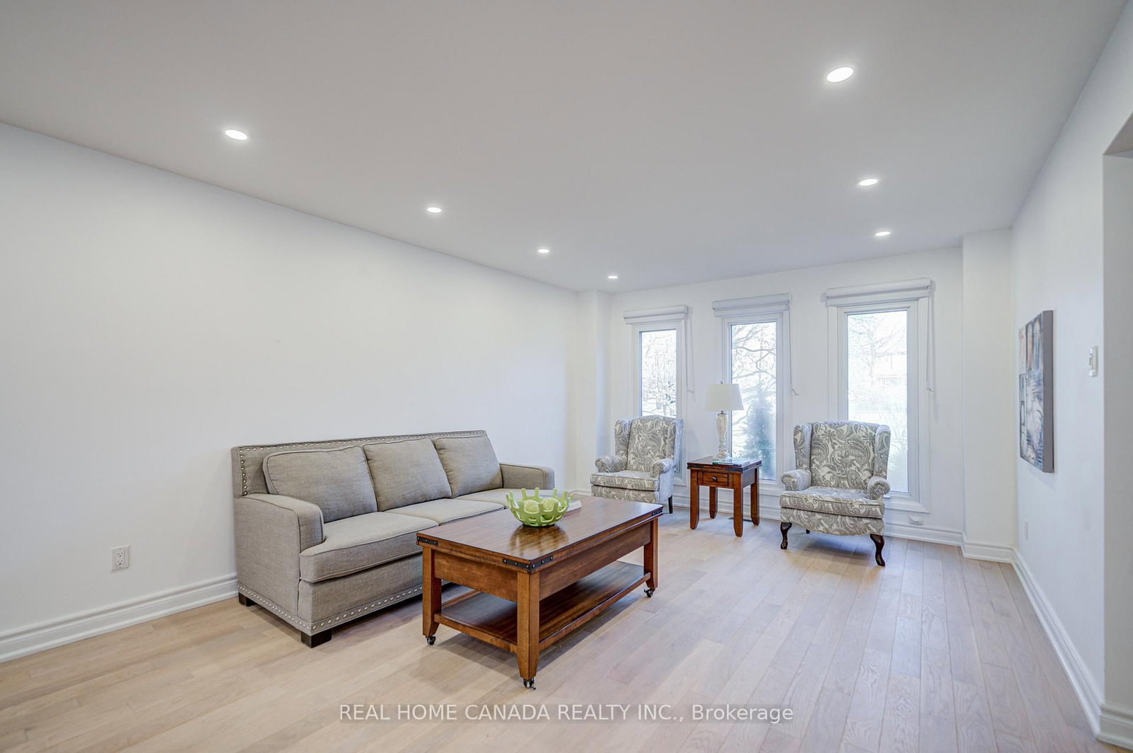 20 Saddletree Drive • Toronto, ON photo 6