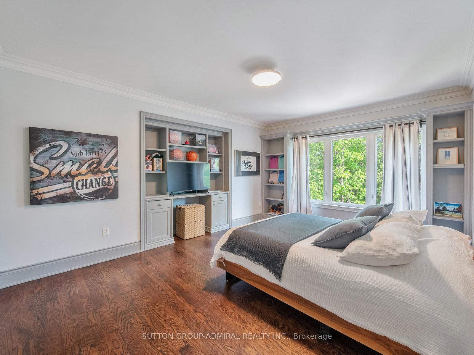 35 Wentworth Avenue • Toronto, ON photo 15