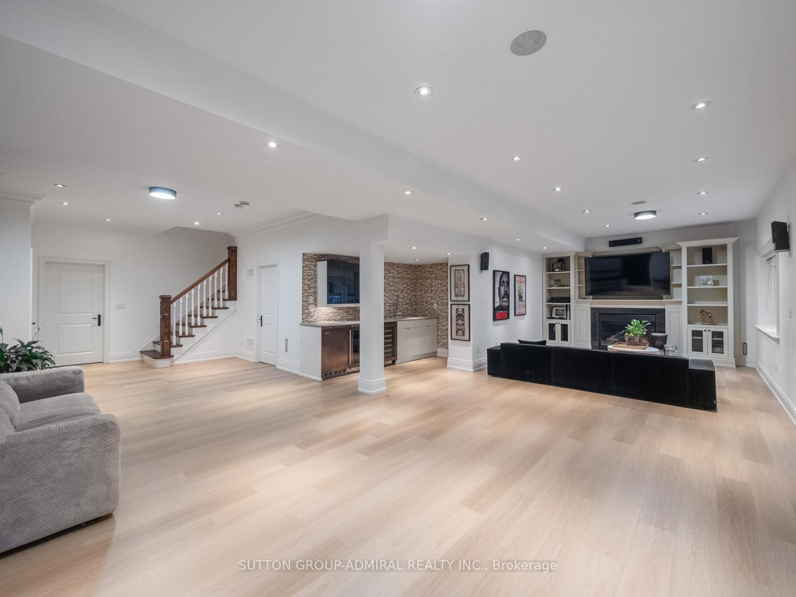 35 Wentworth Avenue • Toronto, ON photo 16