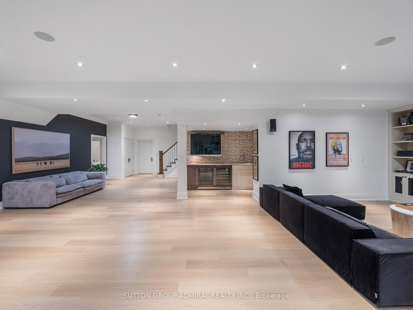 35 Wentworth Avenue • Toronto, ON photo 17