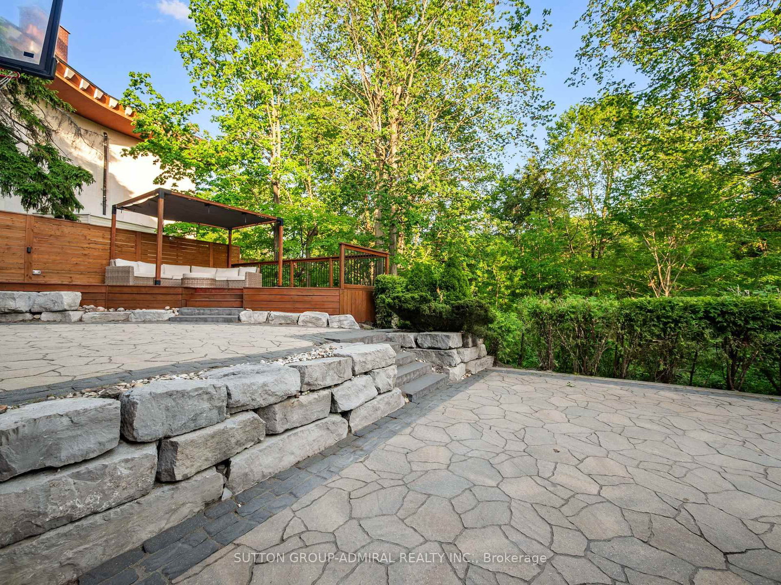 35 Wentworth Avenue • Toronto, ON photo 19