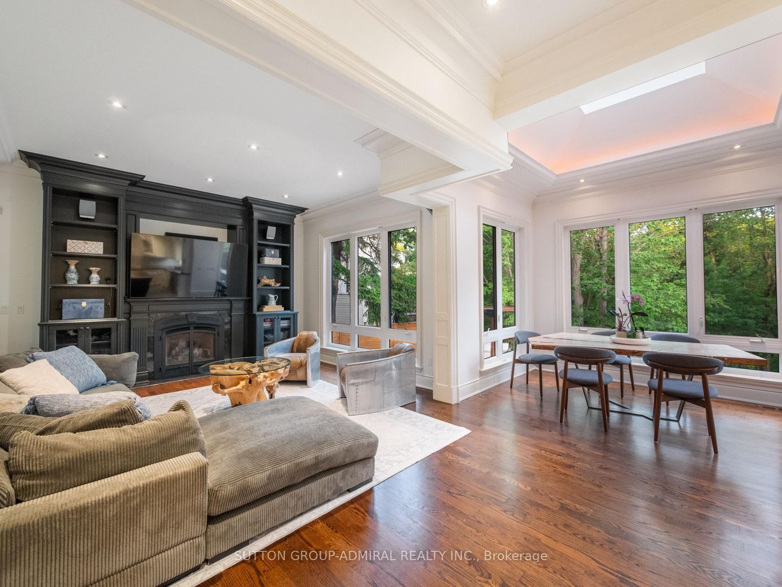 35 Wentworth Avenue • Toronto, ON photo 9