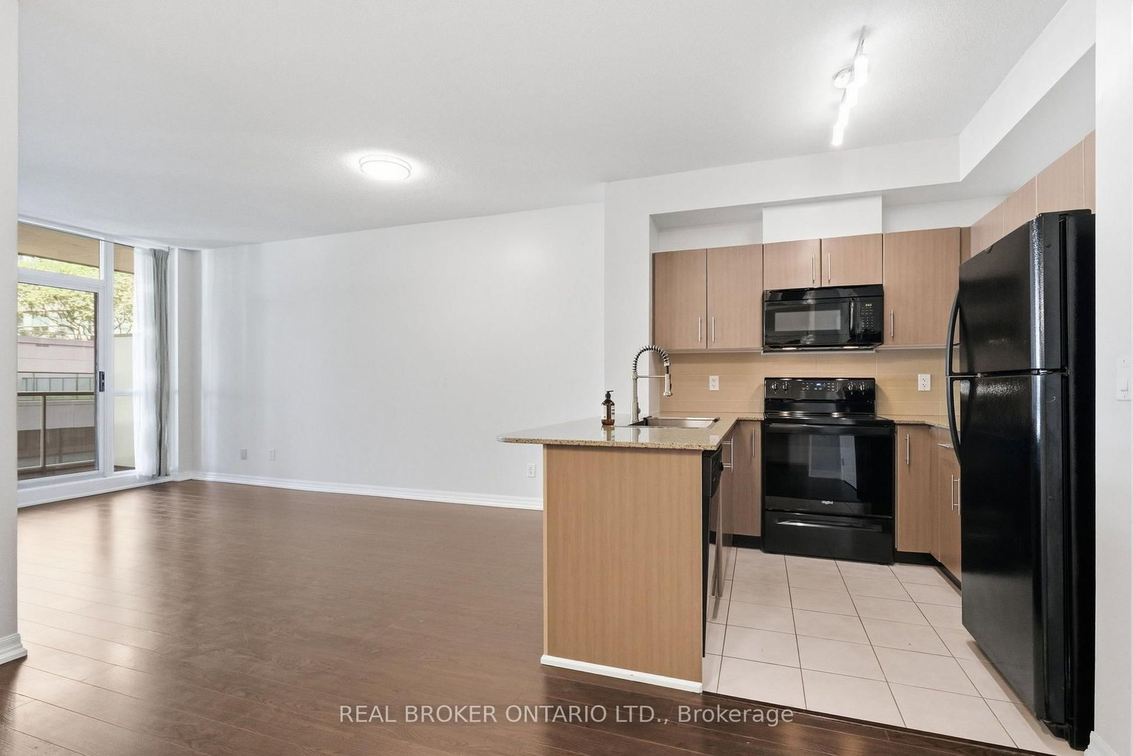 12 Yonge Street • #415 • Toronto, ON photo 5