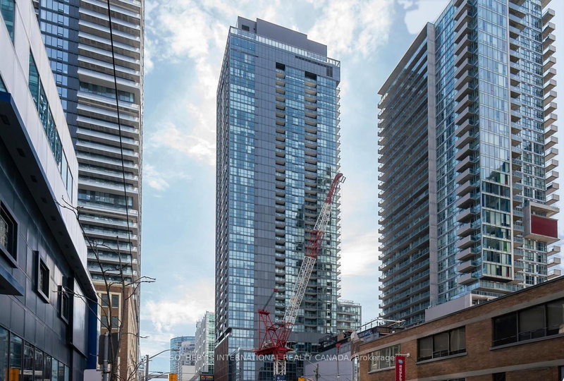 3303 - 88 Blue Jays Way