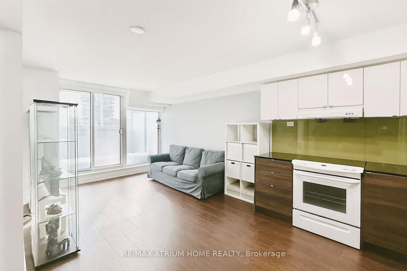 320 - 72 Esther Shiner Boulevard