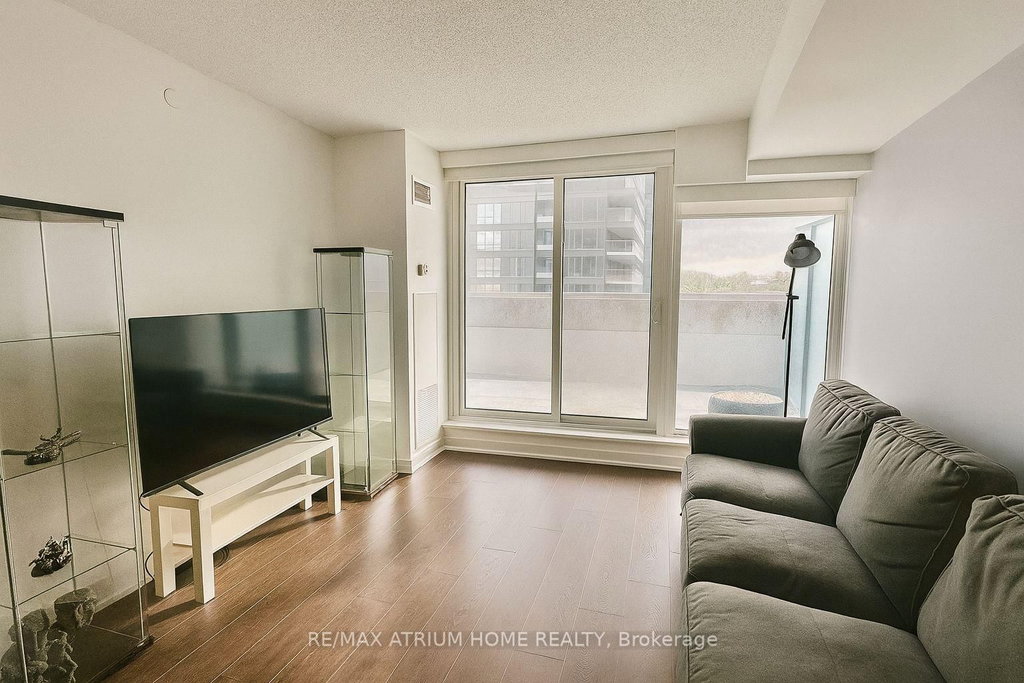 320 - 72 Esther Shiner Boulevard 4