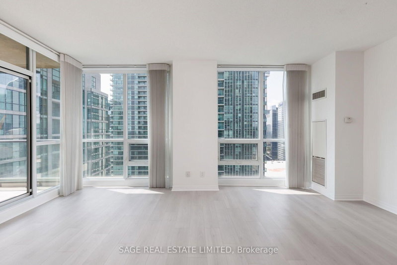 2711 - 16 Yonge Street