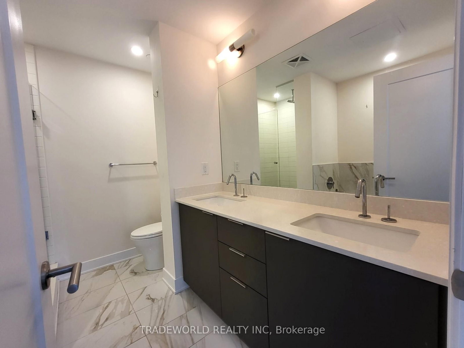 88 Cumberland Street • #902 • Toronto, ON photo 13