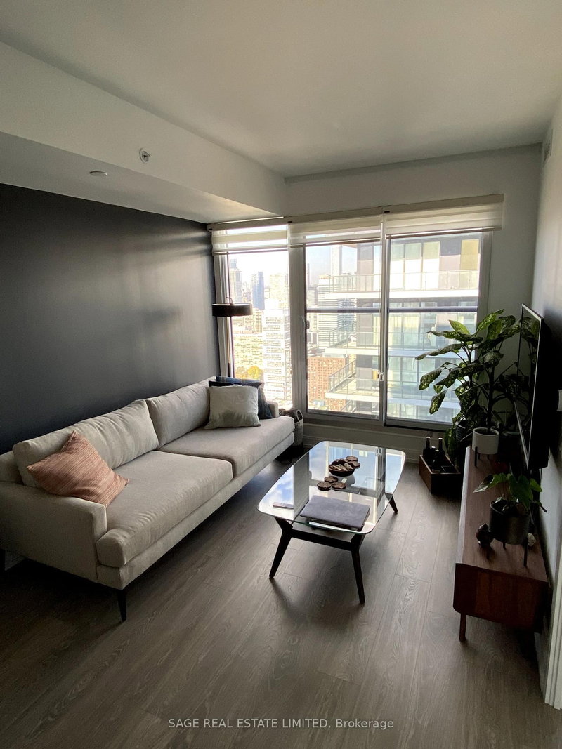 5512 - 181 Dundas Street E