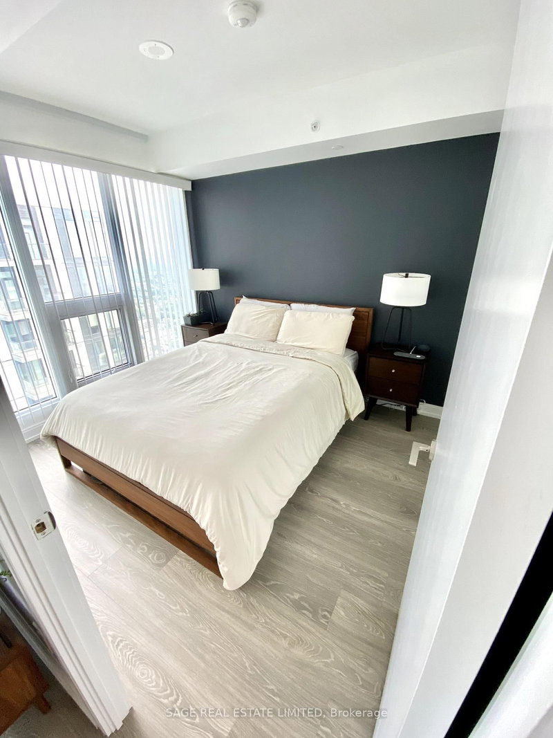 5512 - 181 Dundas Street E