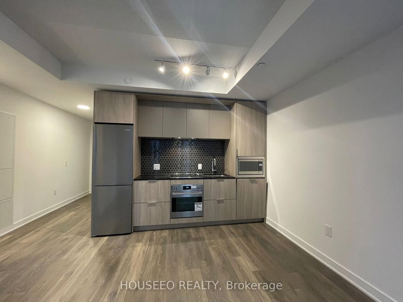 823 - 35 Tubman Avenue E