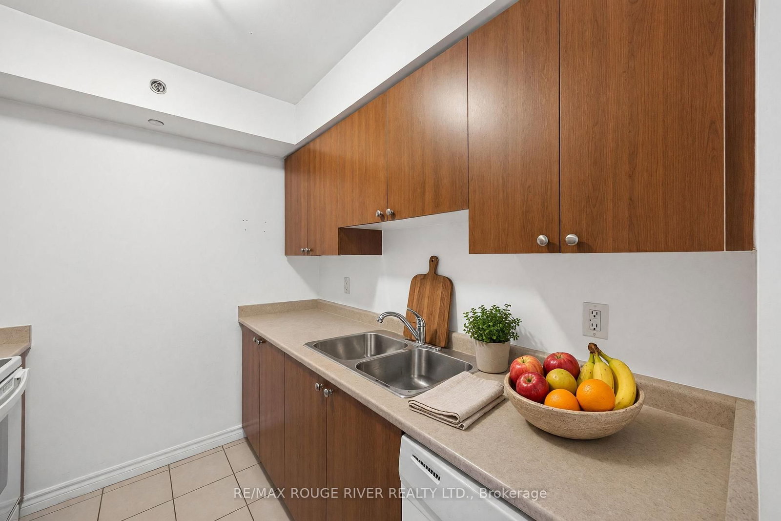 35 Saranac Boulevard • #330 • Toronto, ON photo 10
