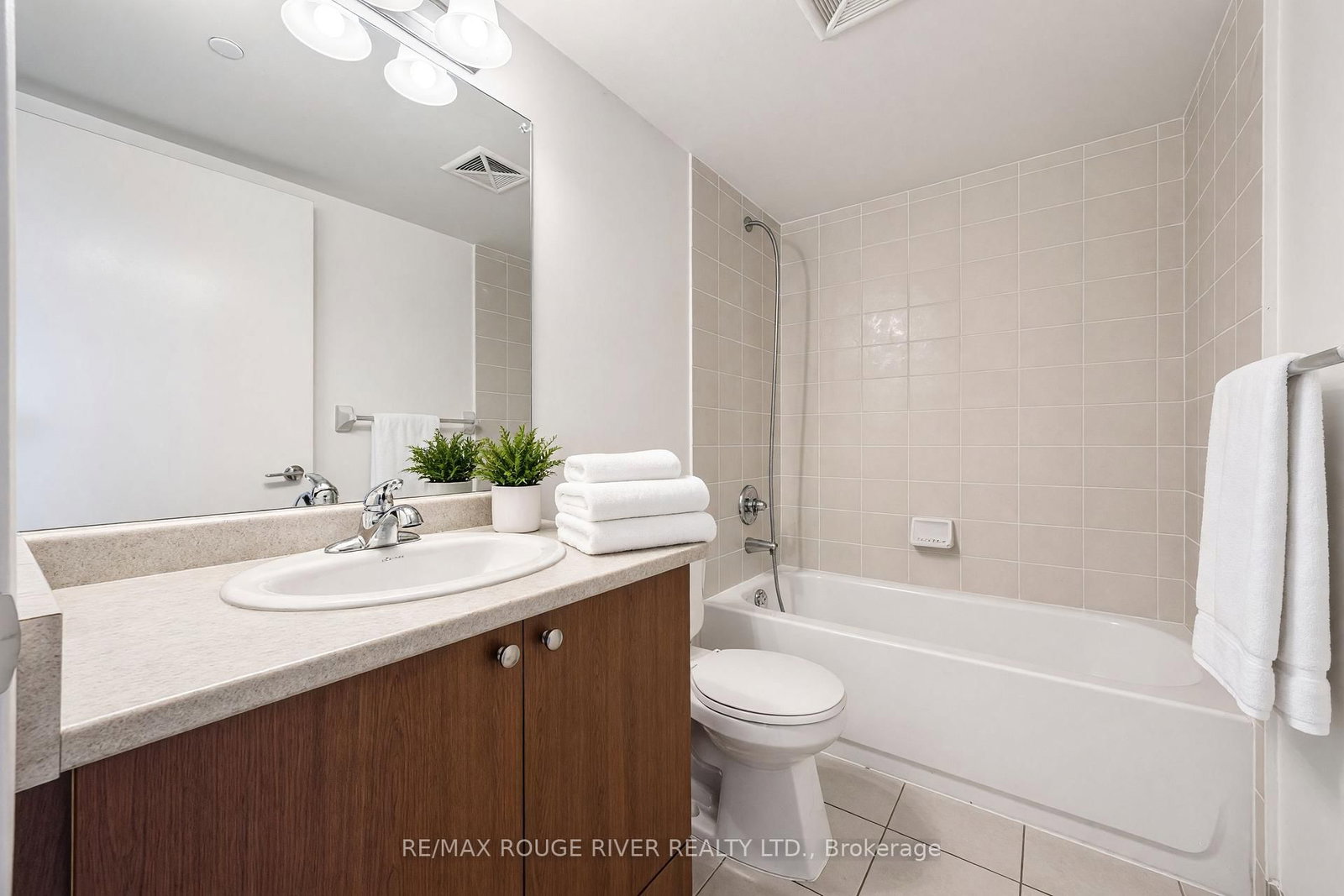 35 Saranac Boulevard • #330 • Toronto, ON photo 15