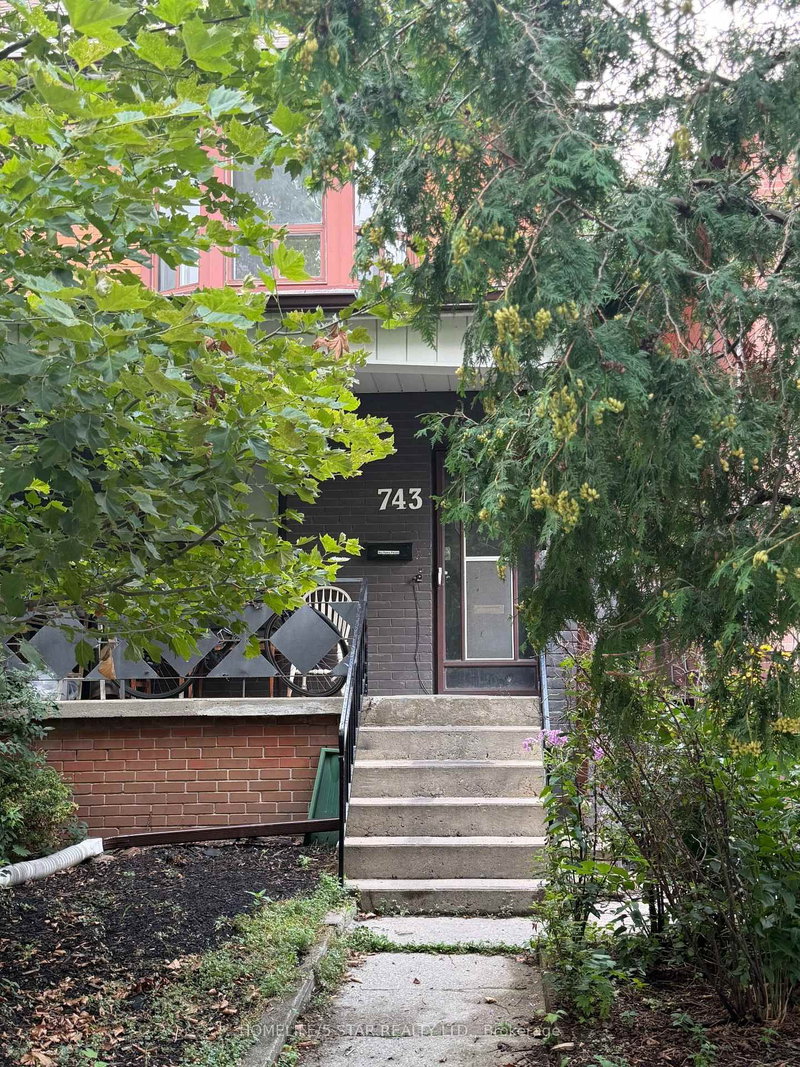 Apt 2 - 743 Euclid Avenue