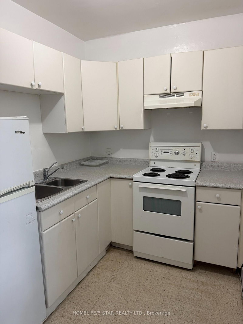 Apt 2 - 743 Euclid Avenue