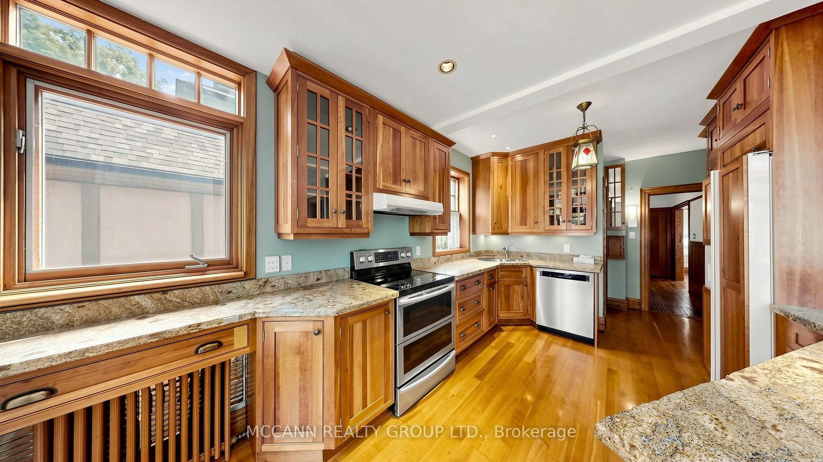 252 Sheldrake Boulevard • Toronto, ON photo 13