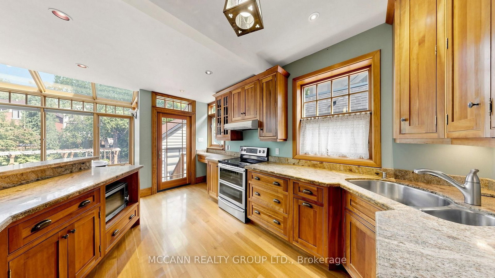 252 Sheldrake Boulevard • Toronto, ON photo 15