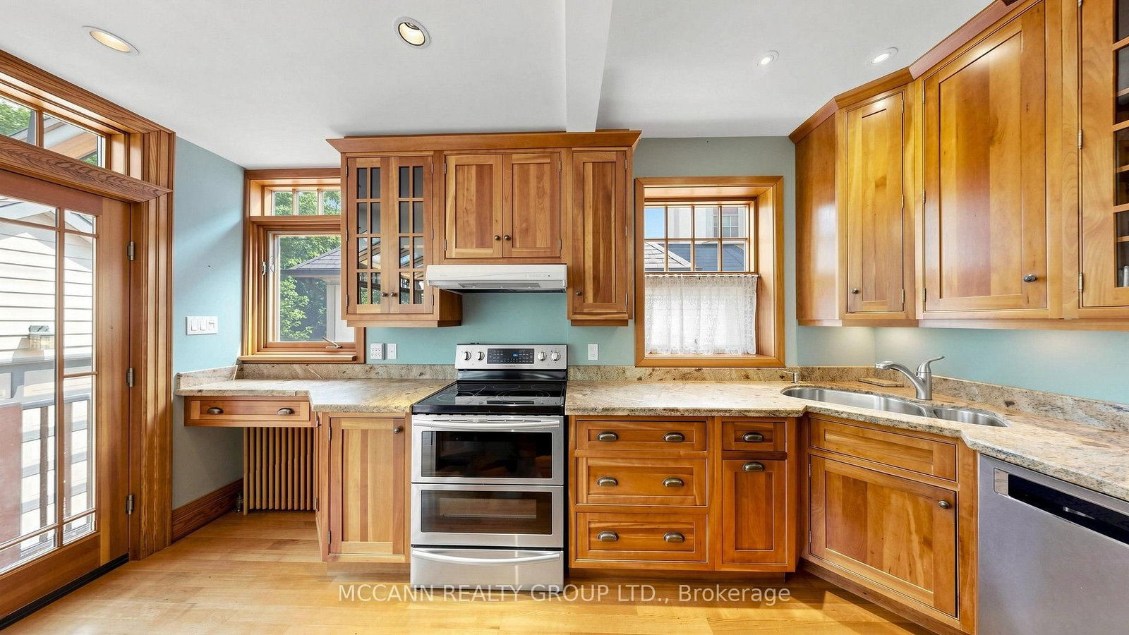252 Sheldrake Boulevard • Toronto, ON photo 16