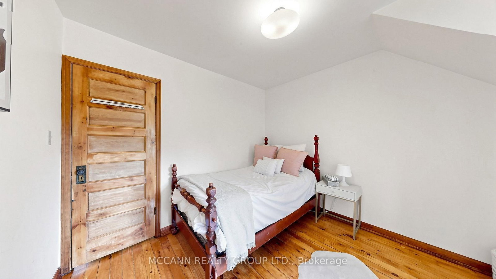 252 Sheldrake Boulevard • Toronto, ON photo 37